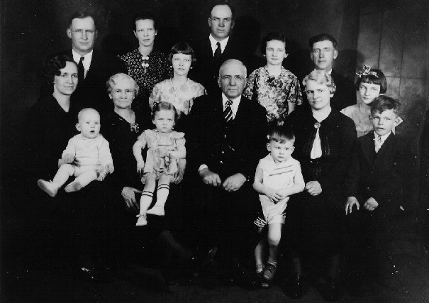 Ben and Annie with their children and grandchildren